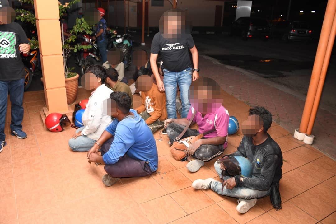Enam PATI ditahan semasa menunggang motosikal