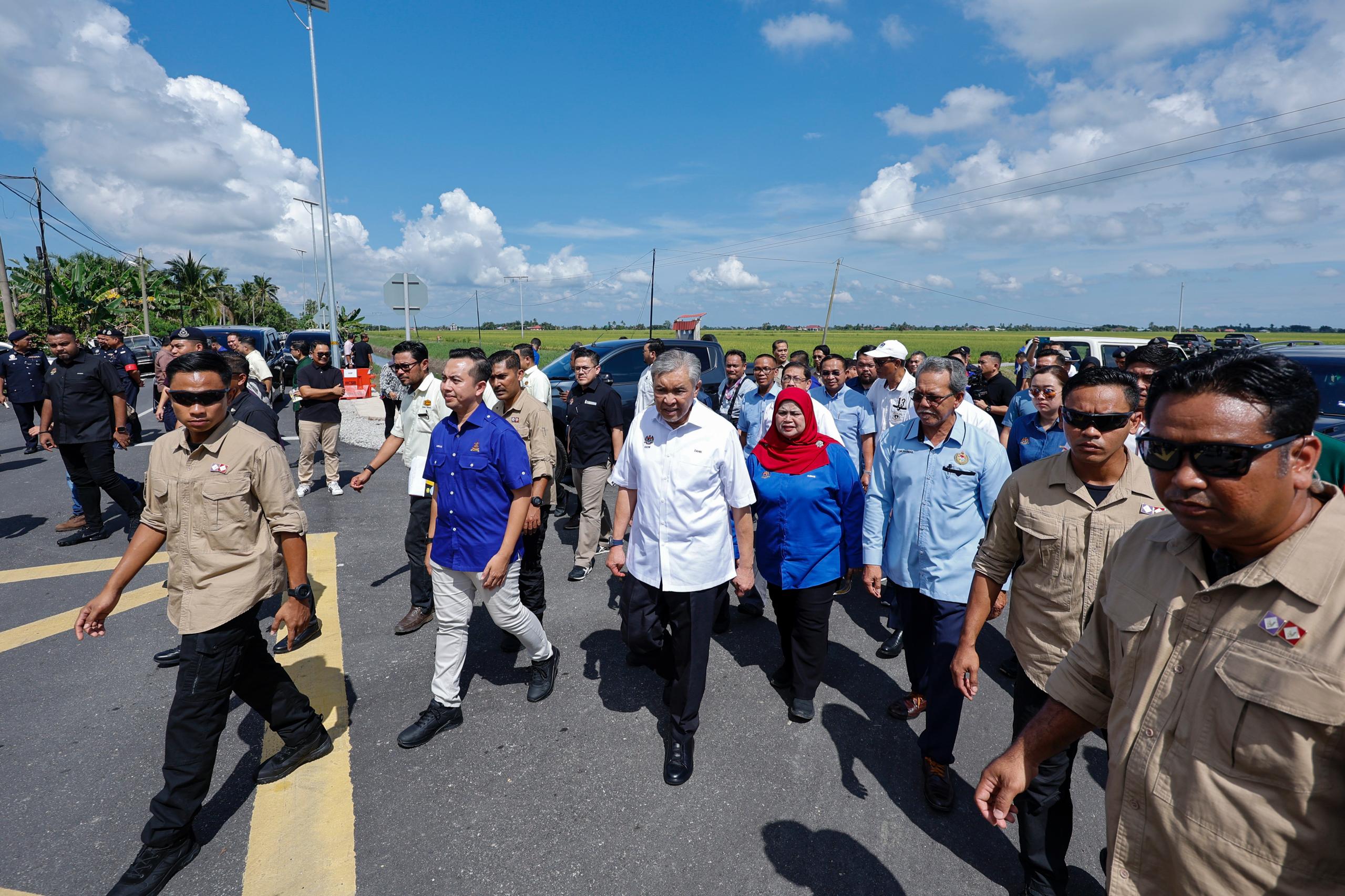 Bina 32 jambatan Bailey di lokasi terjejas