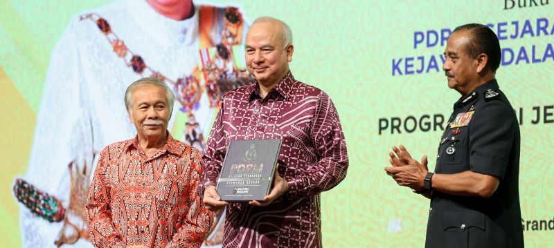 Sebuah buku angkat sejarah, pencapaian PDRM dilancarkan
