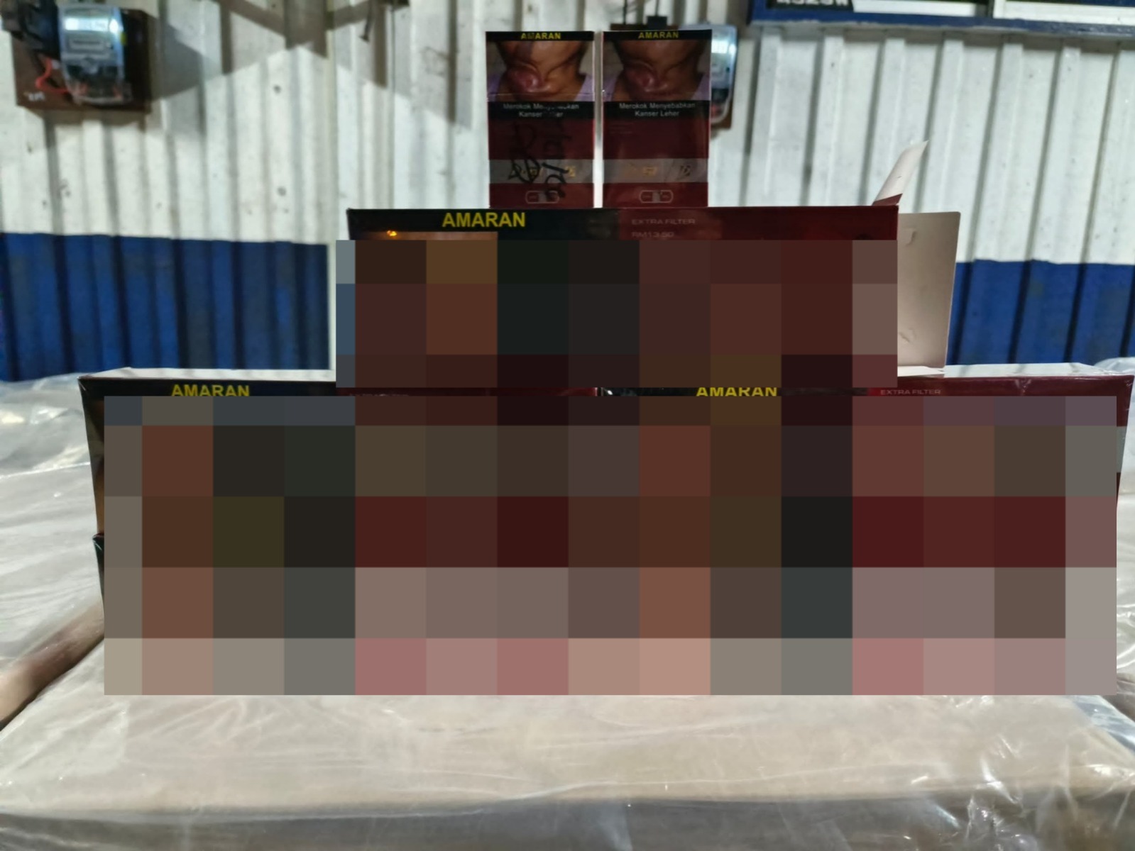 Tahan dua buah MPV, rampas 400,00 batang rokok seludup