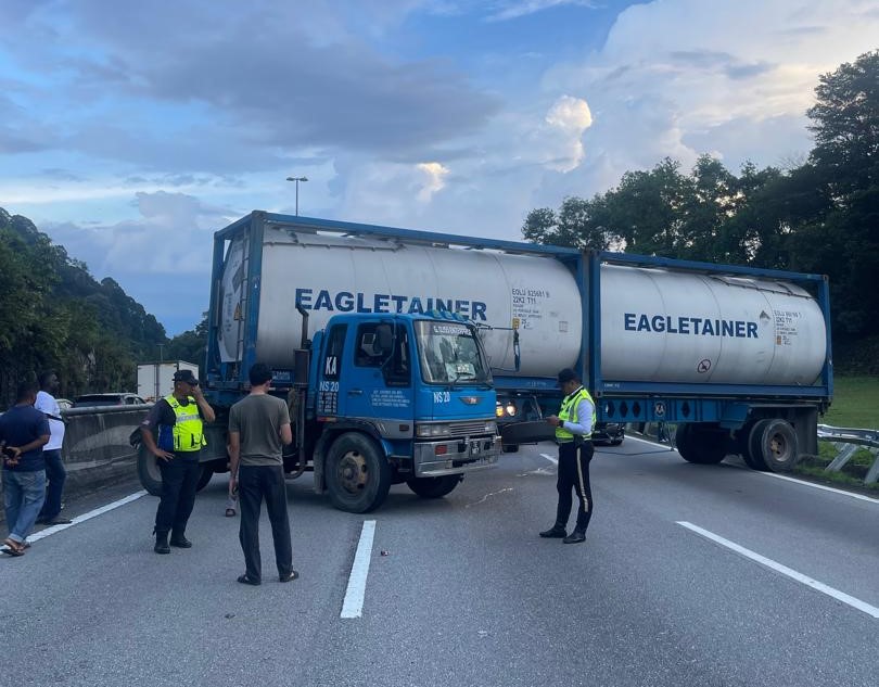 Lori tangki melintang jalan, trafik sesak lebih 6KM di Terowong Menora