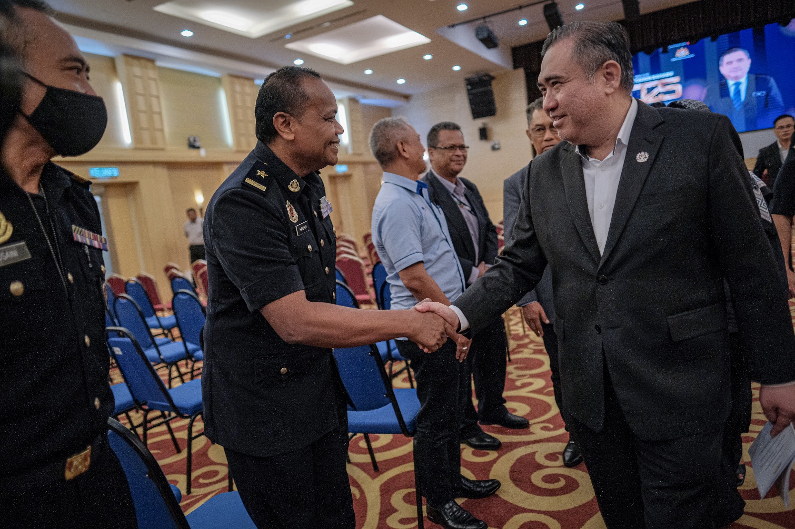 Kaji semula aspek perundangan selesai isu kenderaan berat bawa lebih muatan