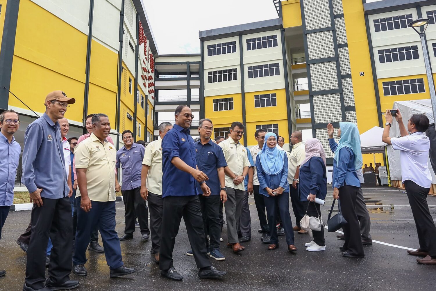 Pujuk pensyarah Malaysia di universiti asing untuk pulang
