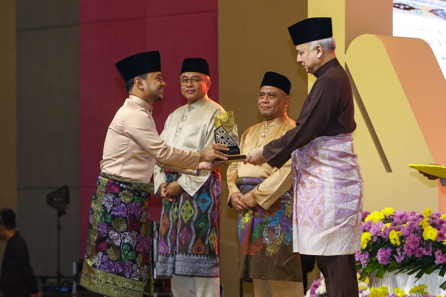 Sultan Nazrin sampaikan hadiah Tilawah, Hafazan al-Quran negeri Perak