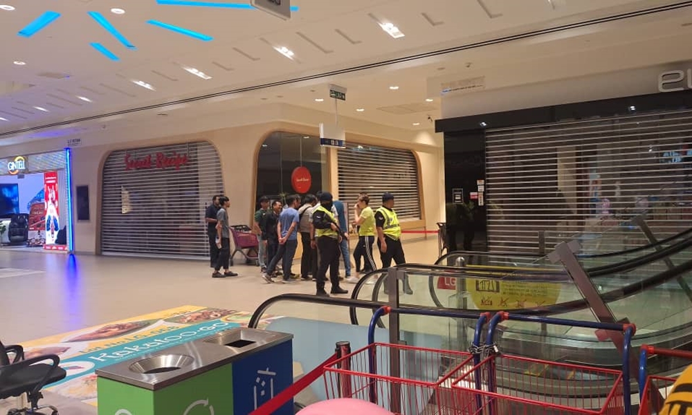 “Semasa hendak masuk ke dalam kereta, tiba-tiba seorang lelaki mengacukan pistol”- Pemandu Ativa