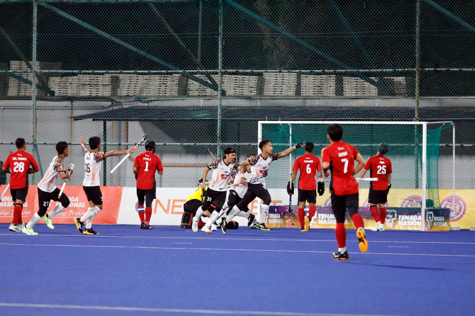 THT rangkul kejuaraan treble