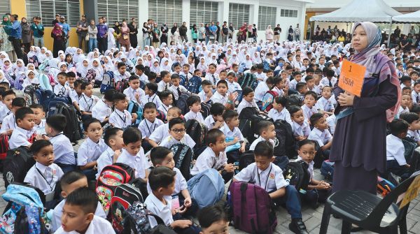 Sistem pendidikan paling ideal adalah satu aliran persekolahan