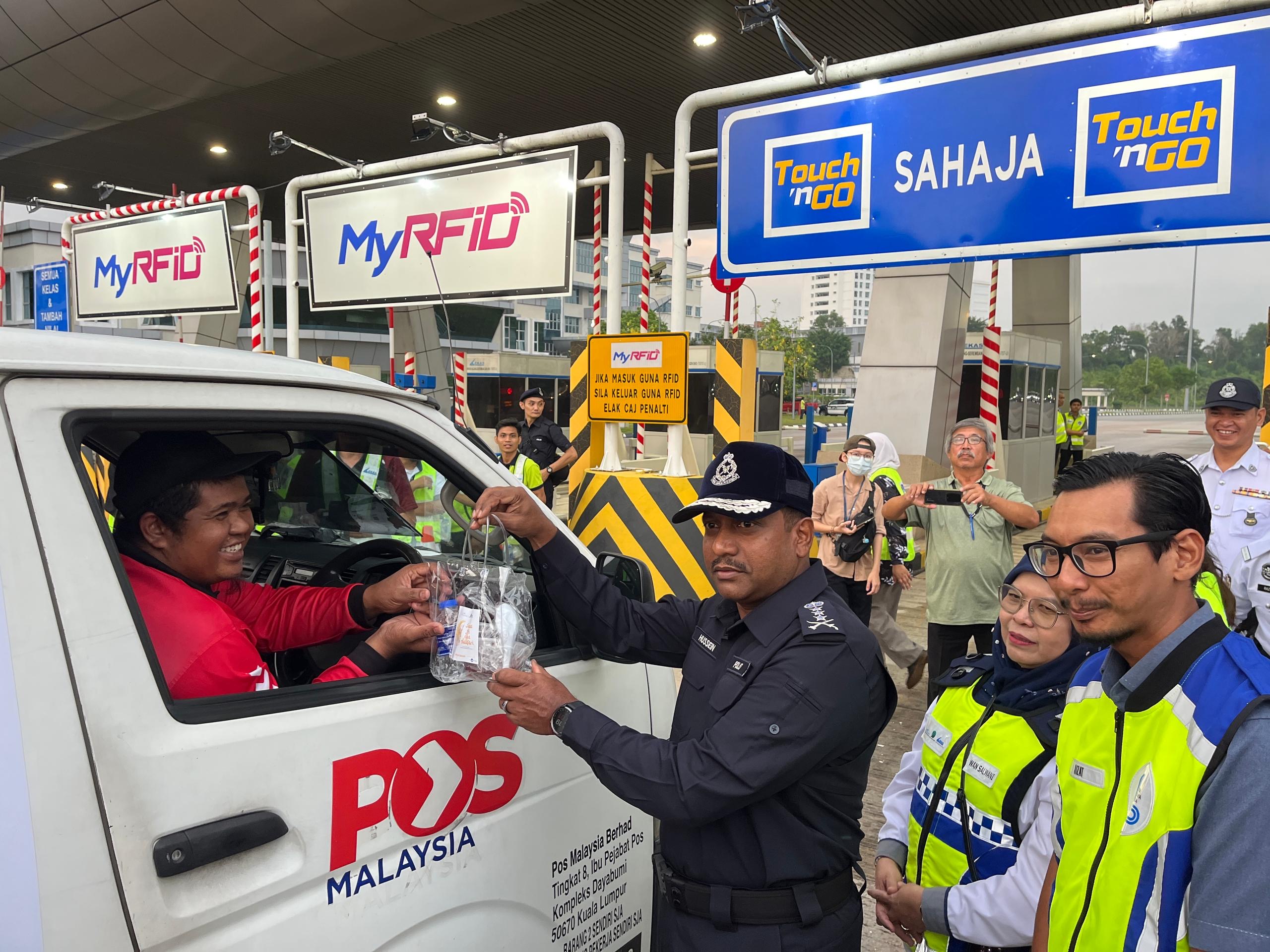 Kes samun kedai emas: 12 keterangan diambil