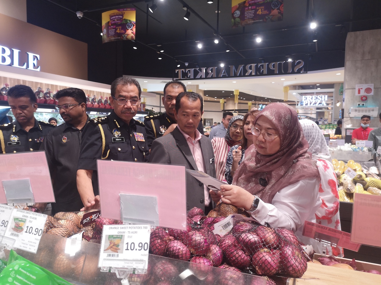 Peniaga diingat tidak campur santan dengan air