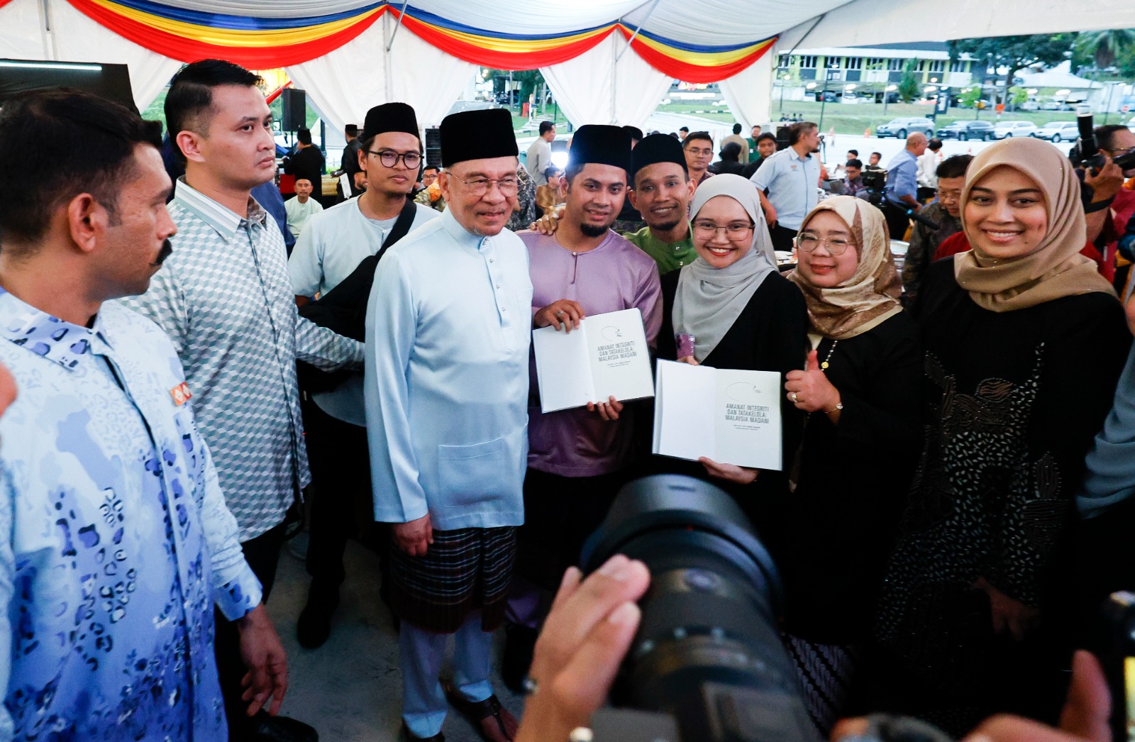 PM sampai sumbangan kepada 10 wartawan veteran