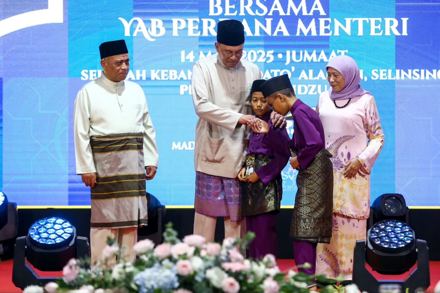 Jangan curi wang rakyat, simpan di rumah – Anwar