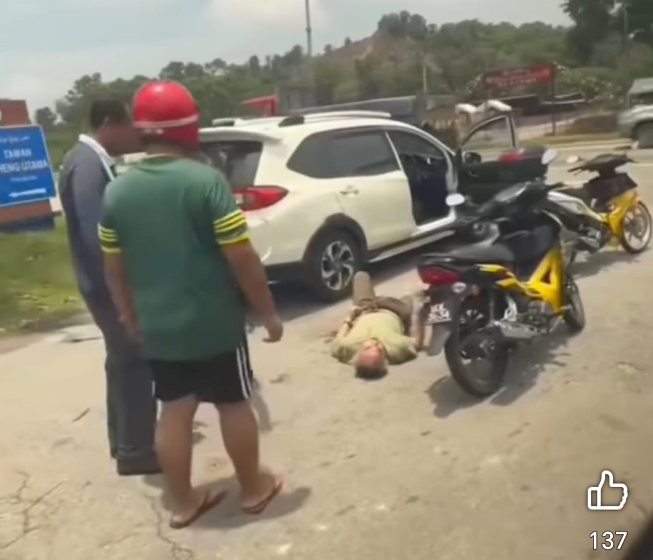 Pemuda pukul warga emas dengan topi keledar, ditahan polis