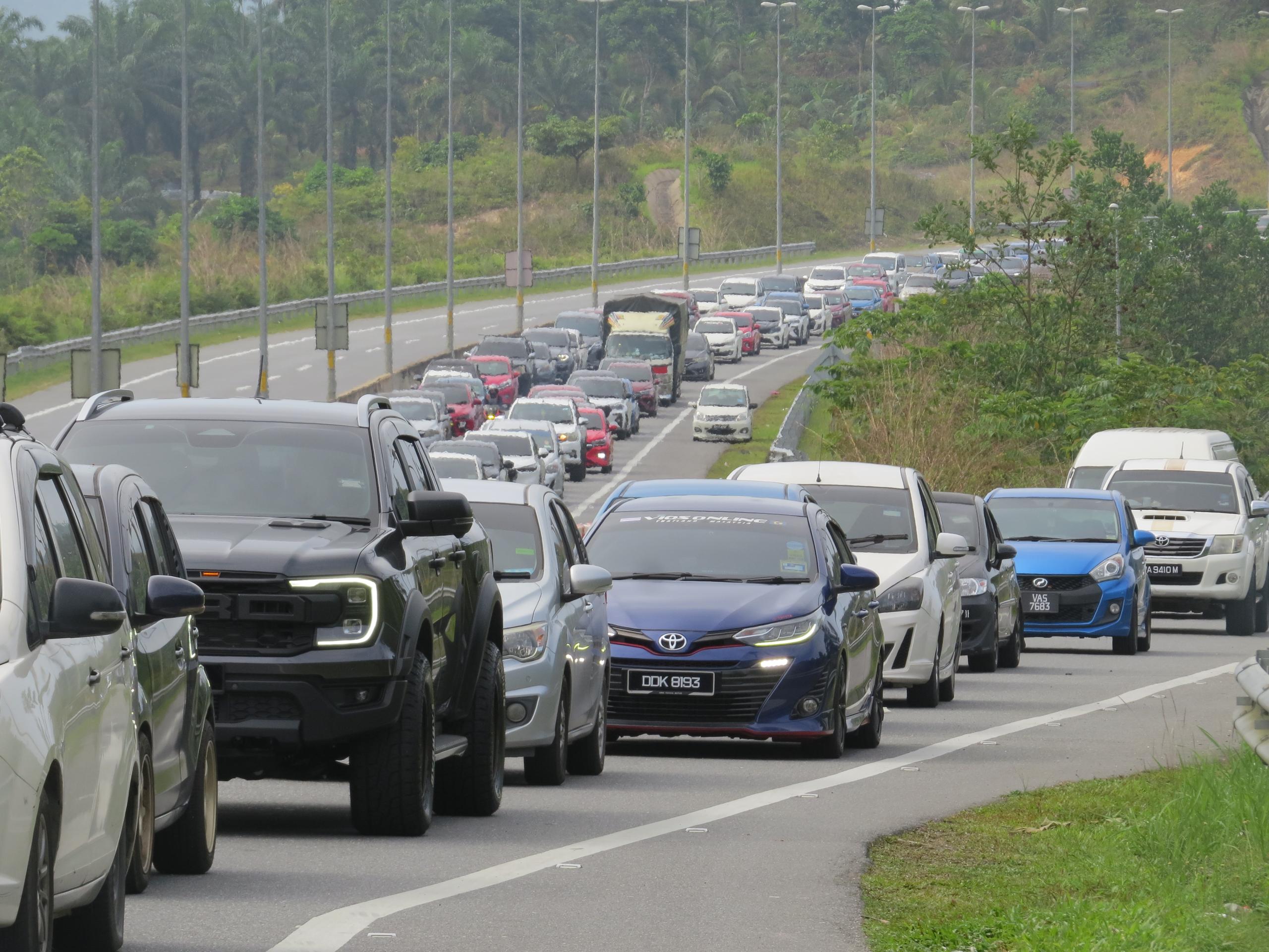 Harungi lebih empat jam perjalanan 30 kilometer