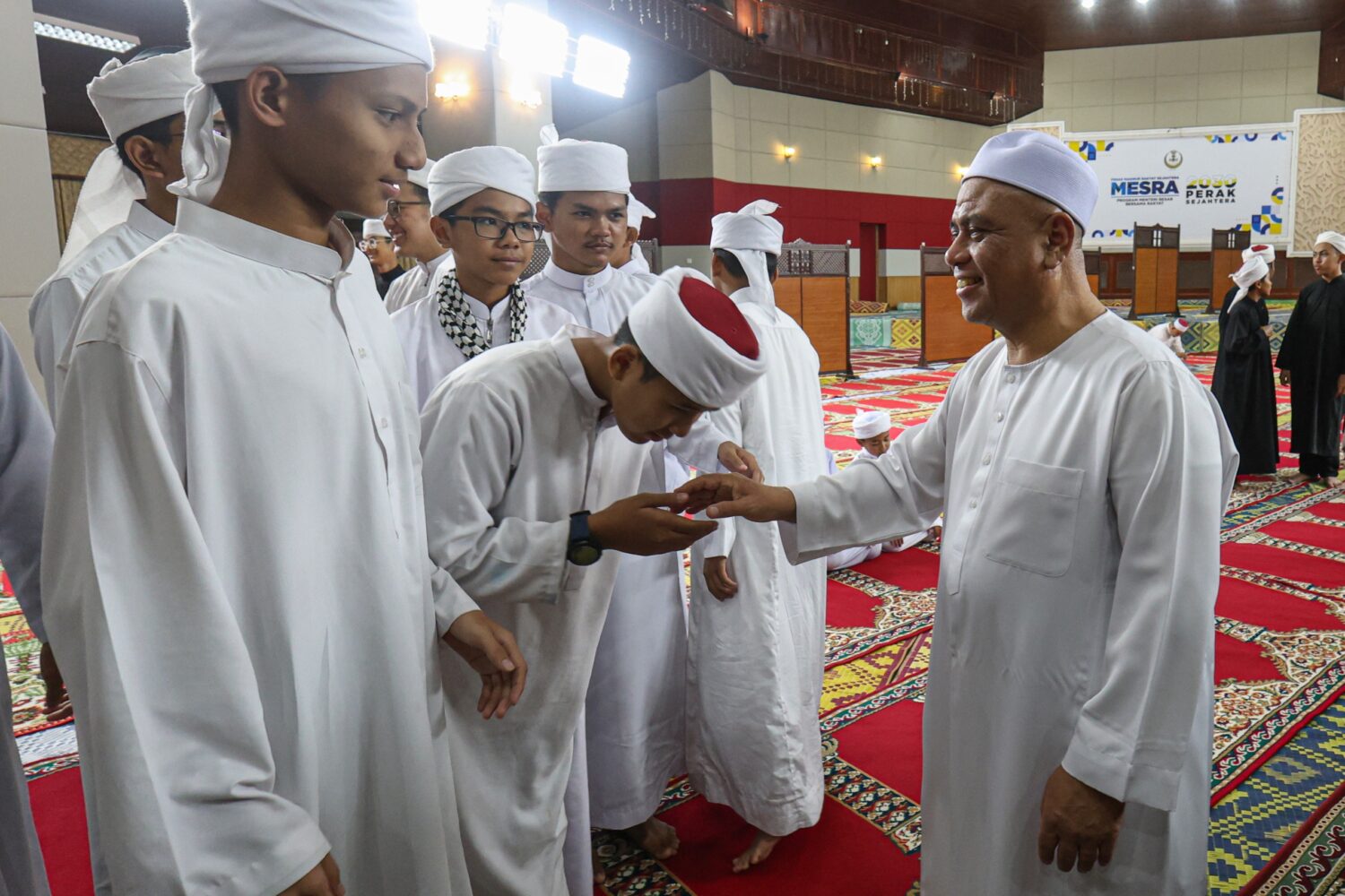 Penjawat awam Perak terima bantuan khas raya RM1,500