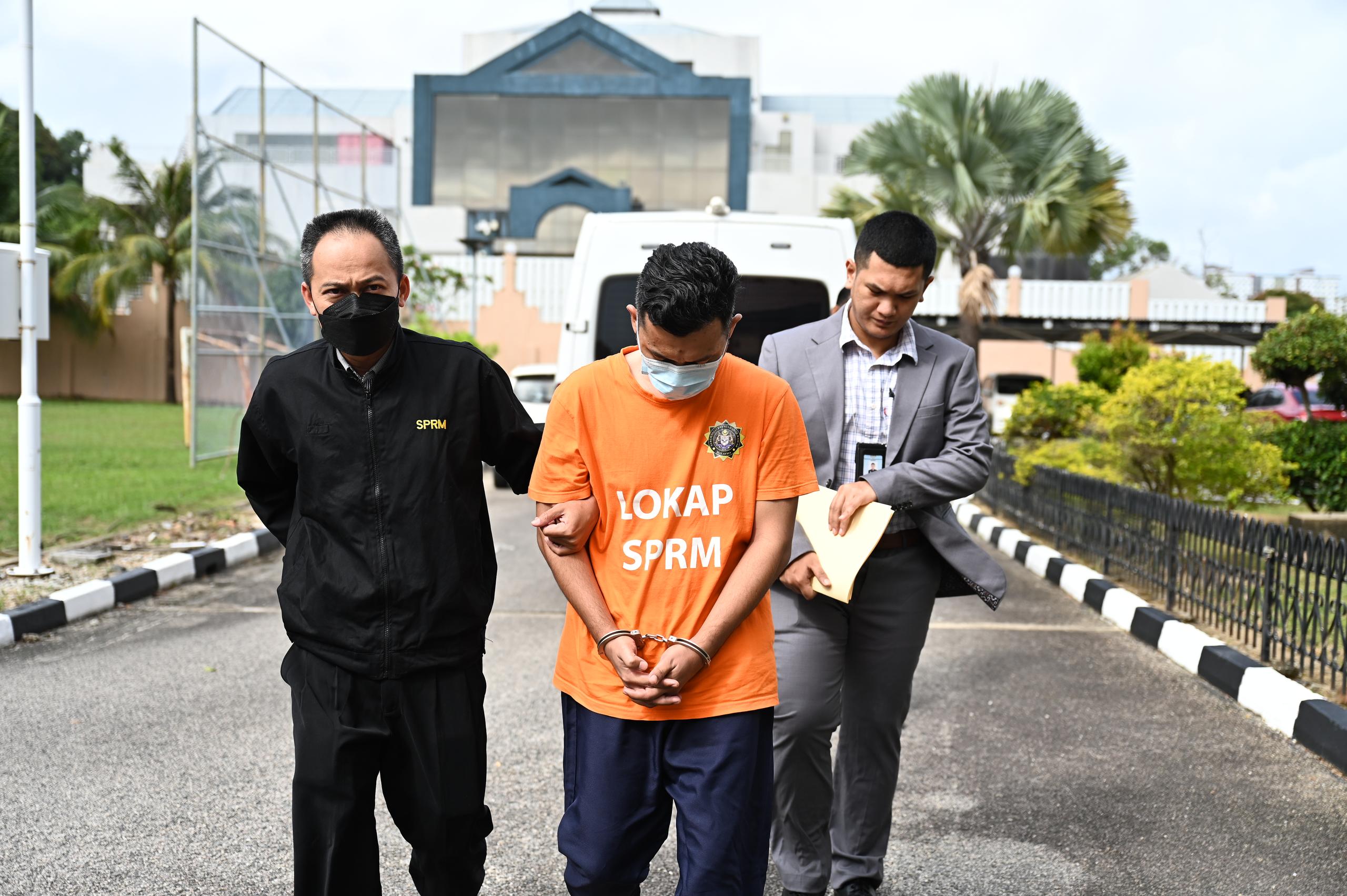 Penjawat awam direman bantu siasatan rasuah RM3,000