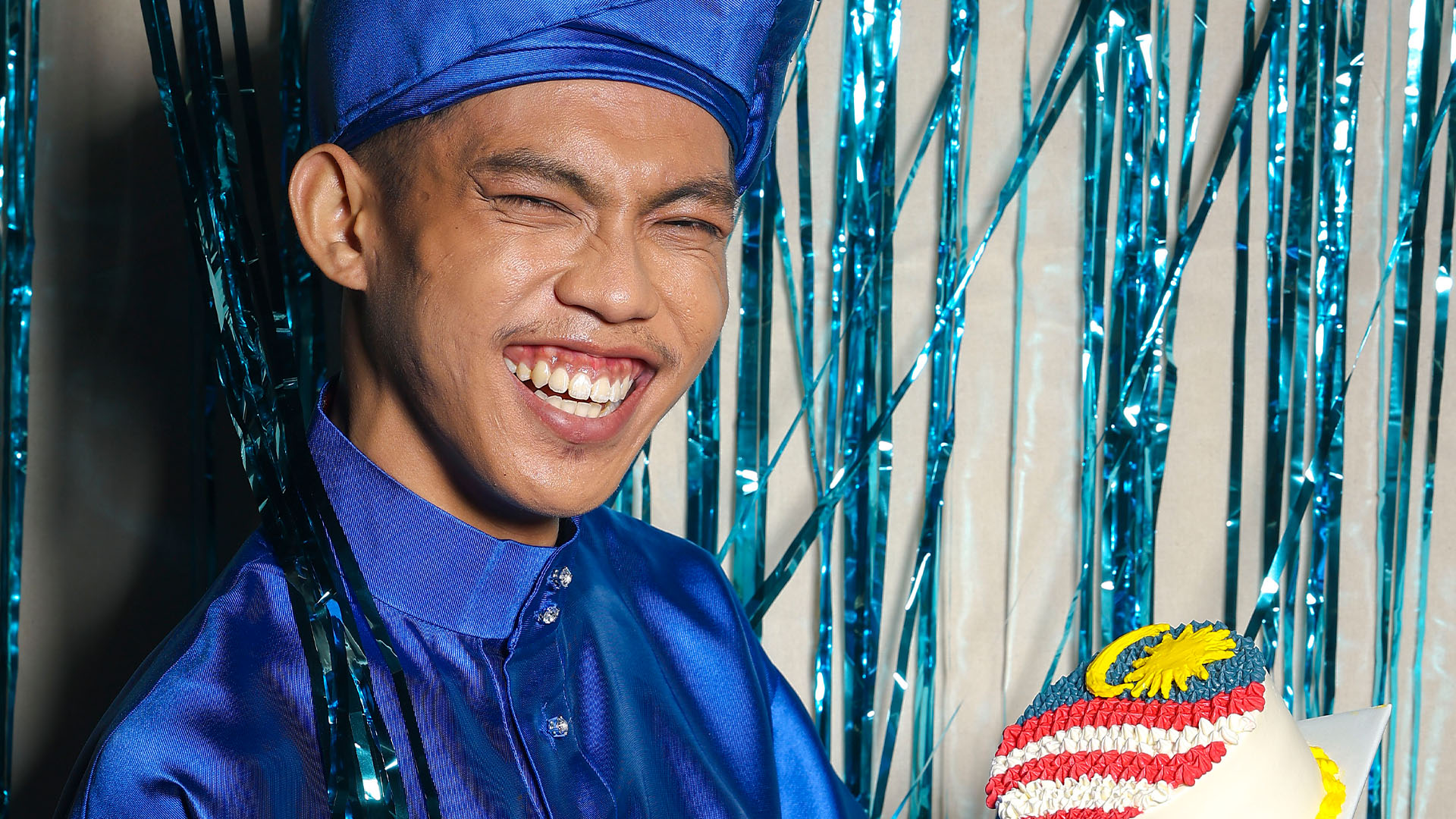Zubir Khan terima Anugerah Ikon Perpaduan