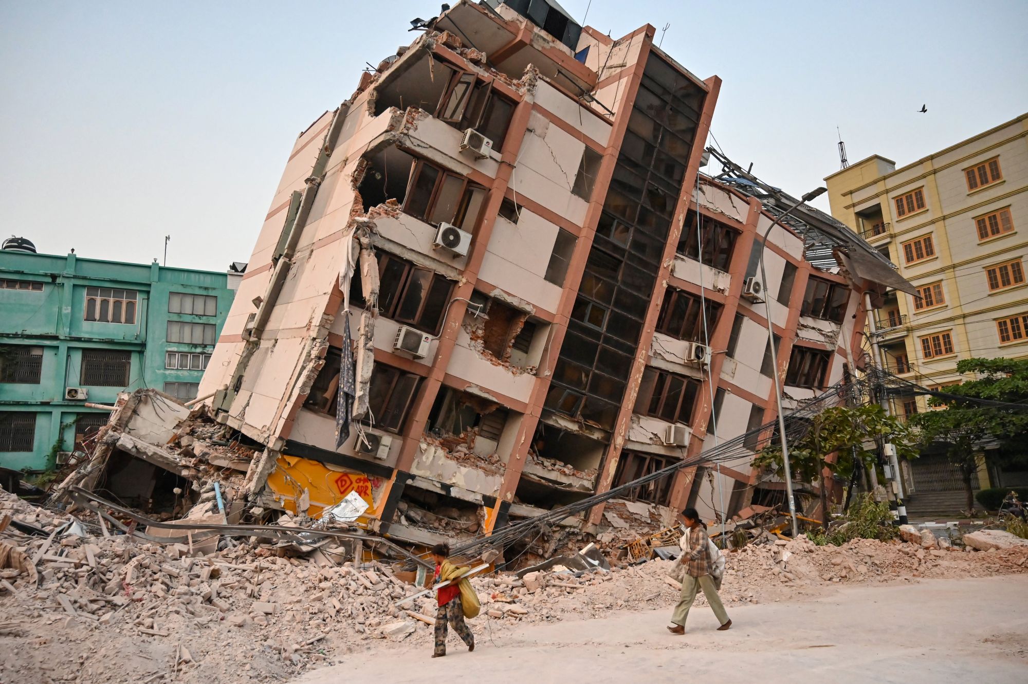 Myanmar tangguh perang saudara, tumpu usaha bantu mangsa gempa