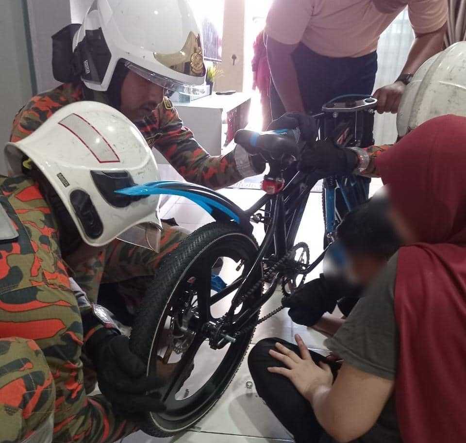 Basikal baharu ‘makan’ jari anak dan ibu