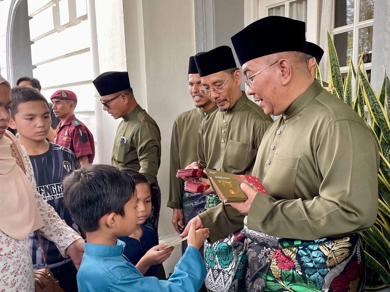 Pas umum calon rebut Ayer Kuning esok