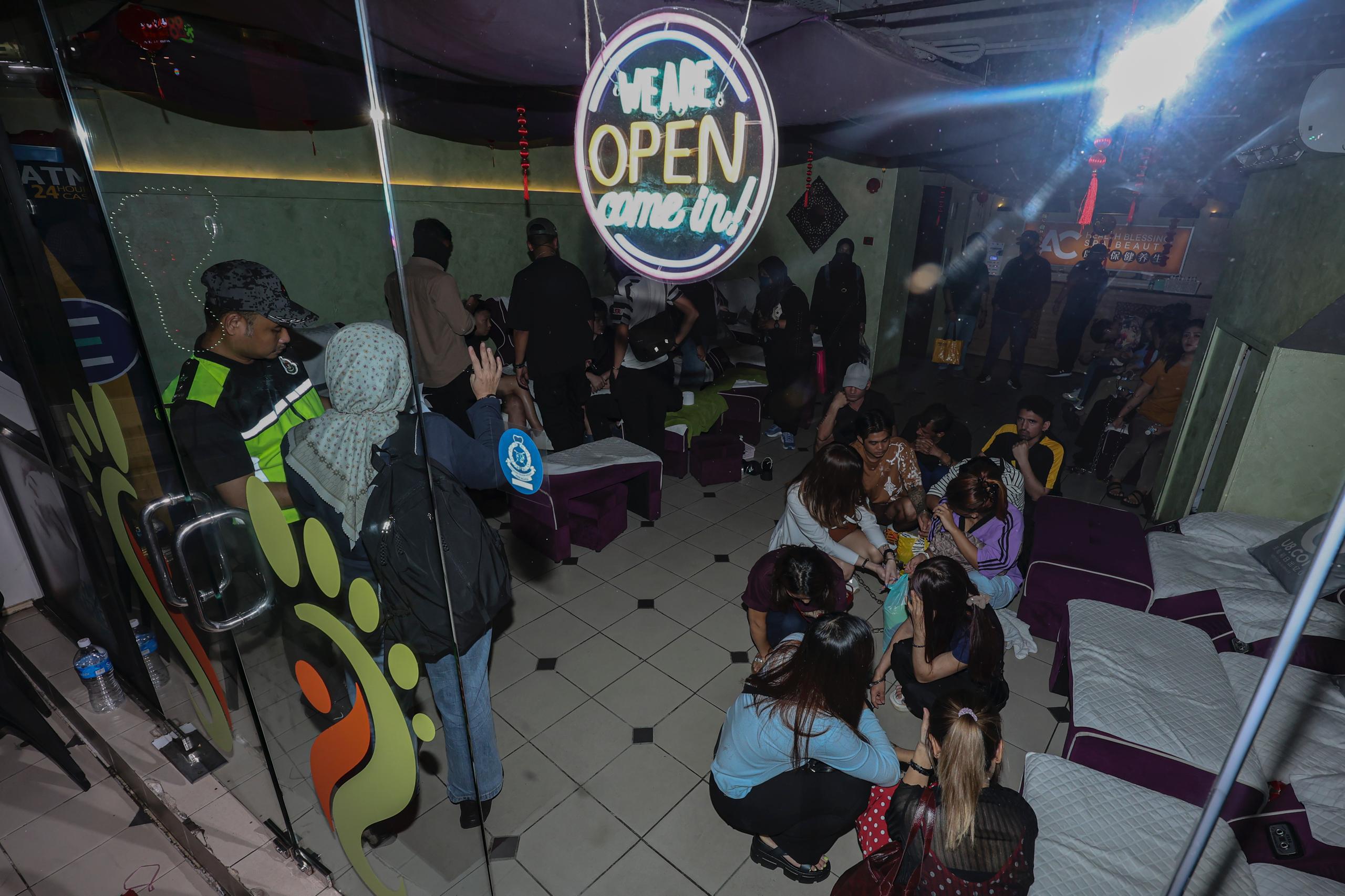 Pegawai Imigresen cedera dalam operasi buru PATI