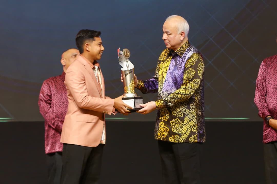 Izzat Shameer, Sin Li Jane  dinobat Olahragawan, Olahragawati Perak