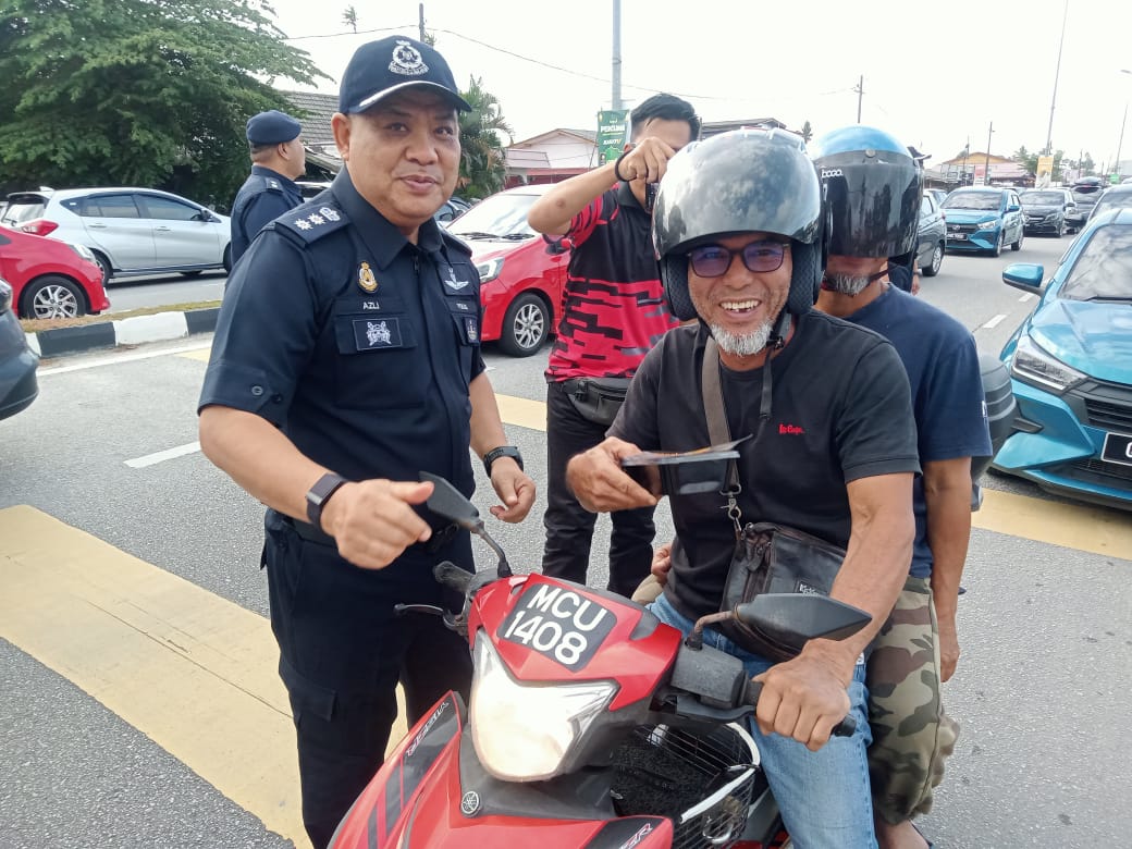 Masih ada peniaga degil jual mercun haram walau polis sudah keluar permit Masih ada peniaga degil jual mercun haram walau polis sudah keluar permit