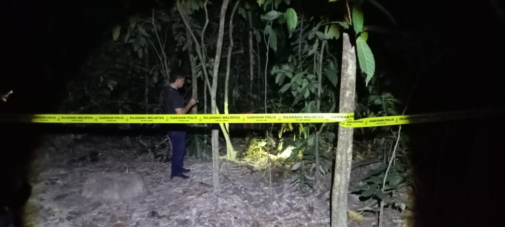 Mayat bayi lelaki ditemukan di pencawang telekom Mayat bayi lelaki ditemukan di pencawang telekom