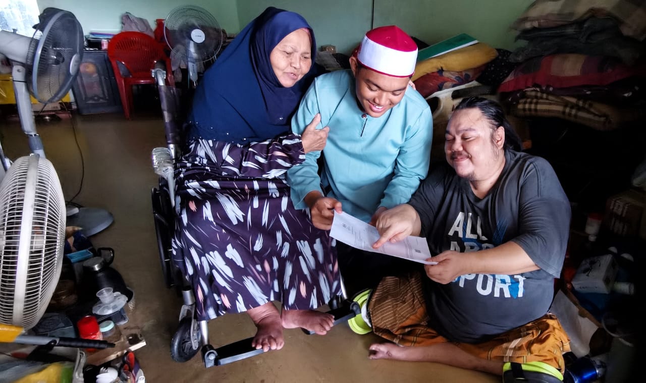 Cemerlang SPM walaupun berkorban masa, tenaga jaga bapa OKU, nenek hidap kanser Cemerlang SPM walaupun berkorban masa, tenaga jaga bapa OKU, nenek hidap kanser