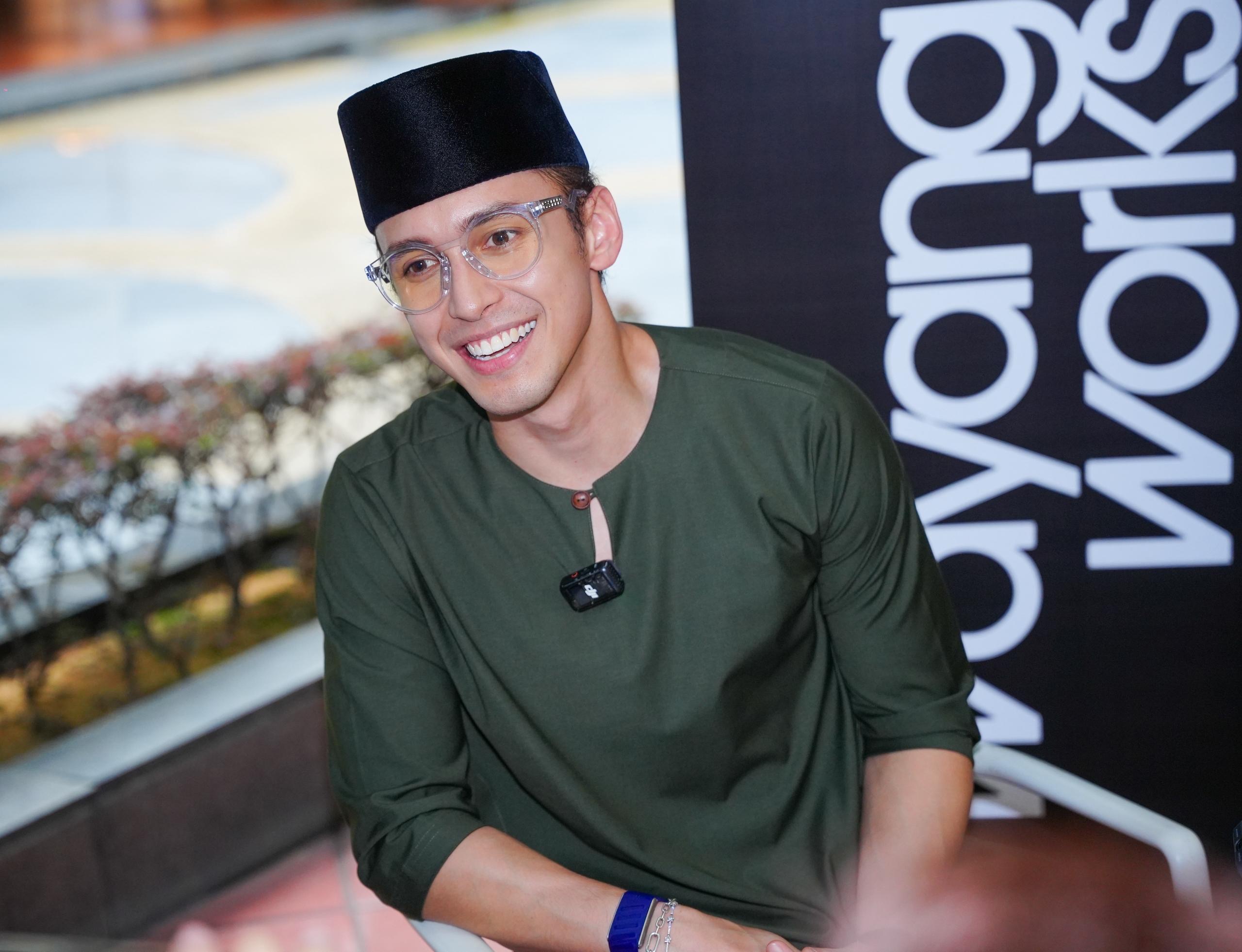 Cium isteri sebab sayang – Fazziq Muqris Cium isteri sebab sayang – Fazziq Muqris