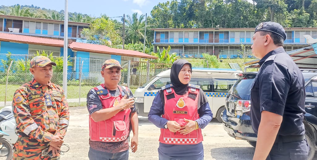 Bekalan Jaslinda hanya dua botol air, buah kurma Bekalan Jaslinda hanya dua botol air, buah kurma