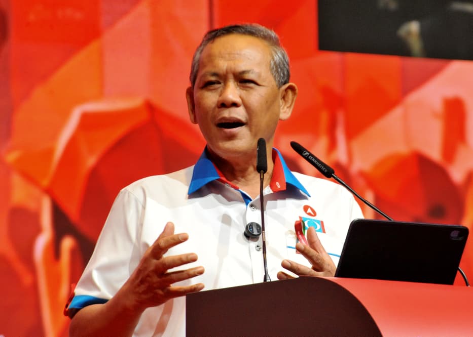 Tindakan 14 ADUN UMNO satu pengkhianatan – Aminuddin Tindakan 14 ADUN UMNO satu pengkhianatan – Aminuddin