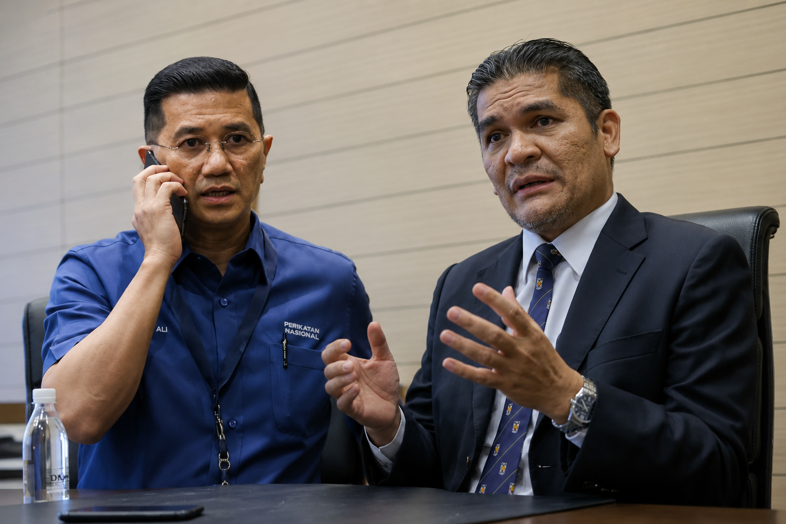 Khidmat Azmin, Radzi dihentikan Khidmat Azmin, Radzi dihentikan