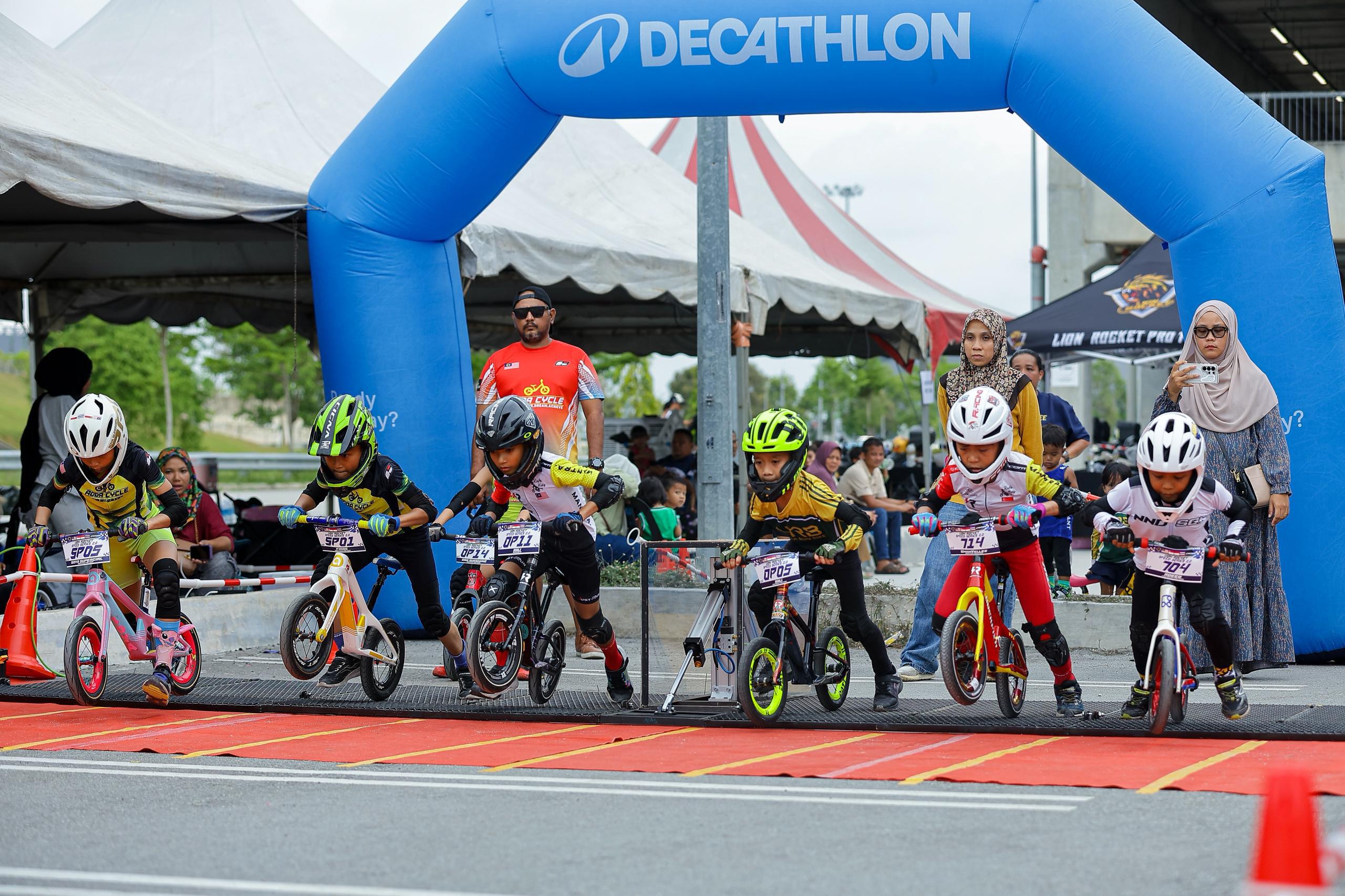 Pelumba cilik pushbike empat buah negara berentap sempena Lion Rocket Speed Series 2.0 Pelumba cilik pushbike empat buah negara berentap sempena Lion Rocket Speed Series 2.0