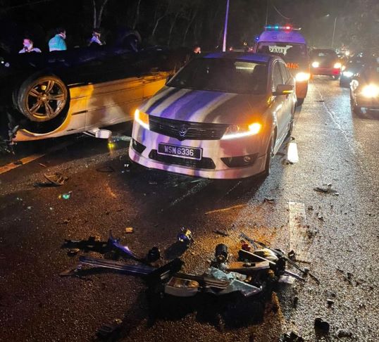 Dua bersaudara terluka dalam kecelakaan tujuh mobil