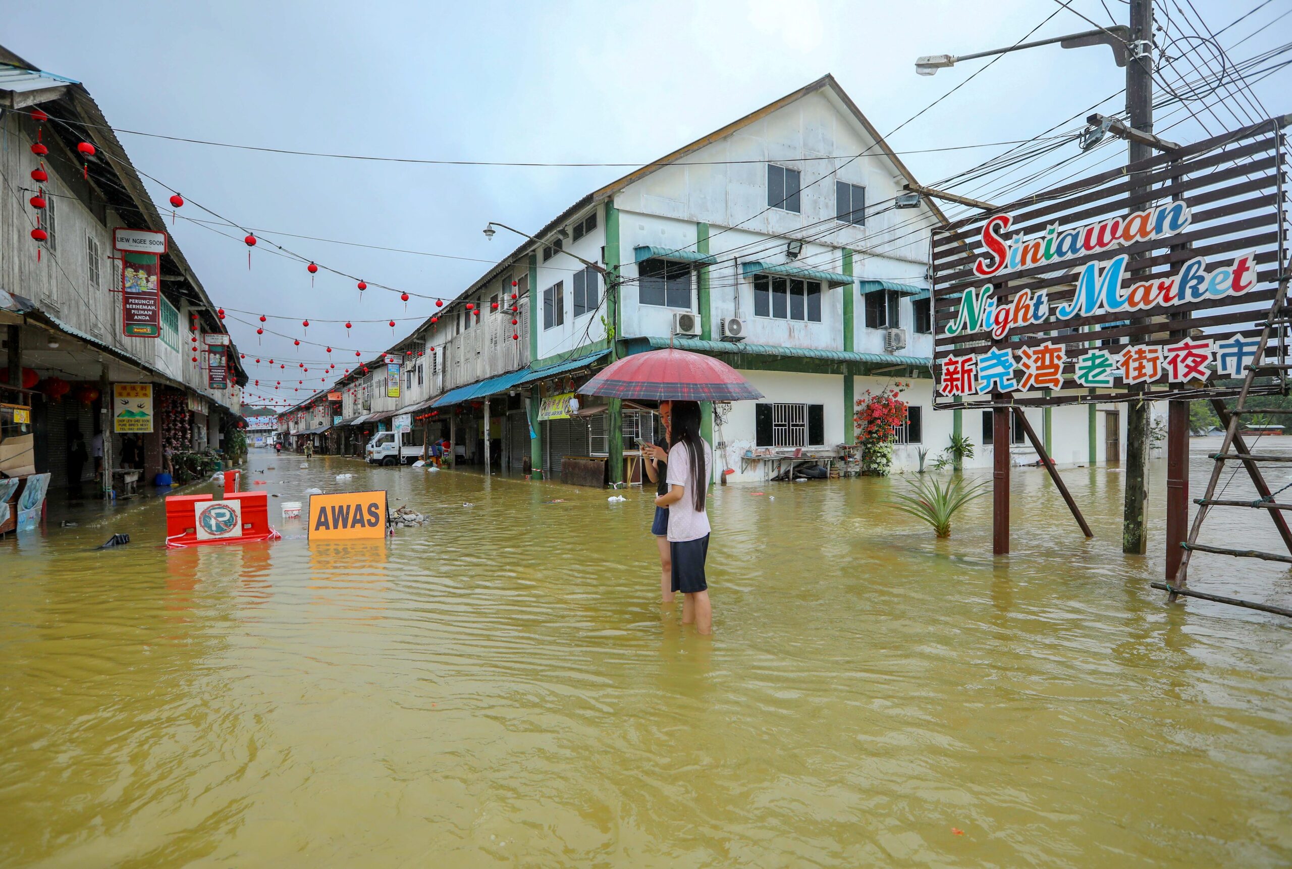 Mangsa banjir Sarawak, Sabah terus catat penurunan di beberapa daerah