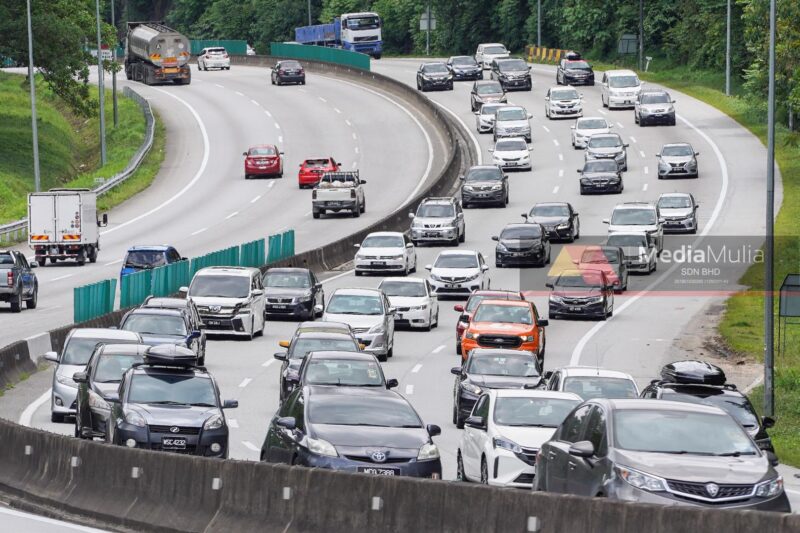 Aliran trafik ke Pantai Timur perlahan