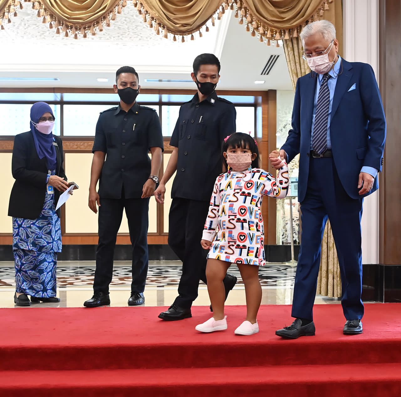 Cucu PM mencuri perhatian publik selama Perayaan Hari Anak Sedunia 2021