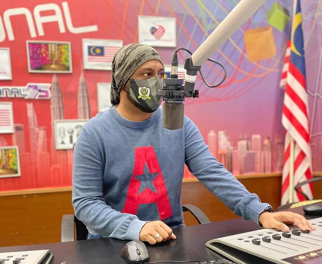 Penyampai radio Nasional FM ‘diganggu’, konti bau wangi