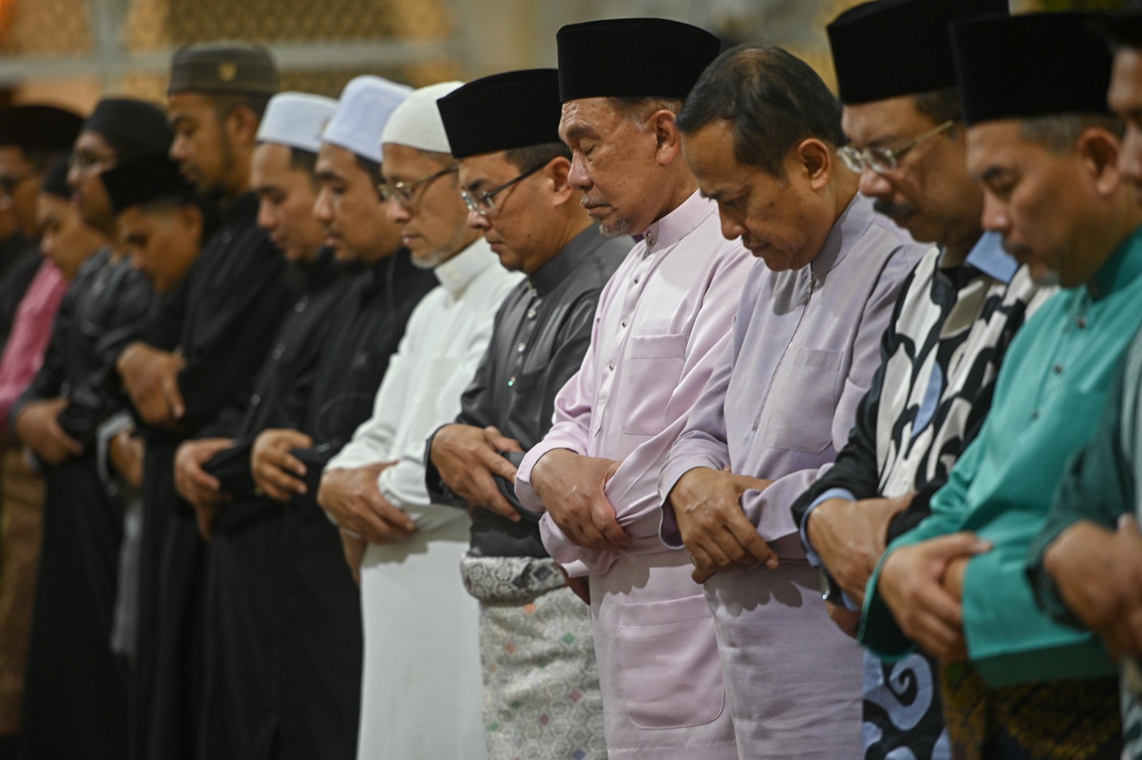 Anwar solat Isyak di Masjid UniSZA