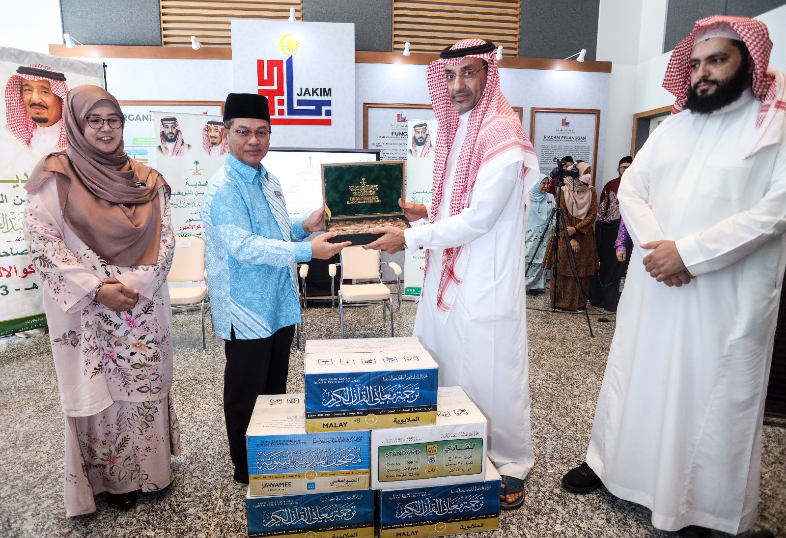 Arab Saudi hadiahkan 35 tan kurma, 17,000 al-Quran kepada Malaysia