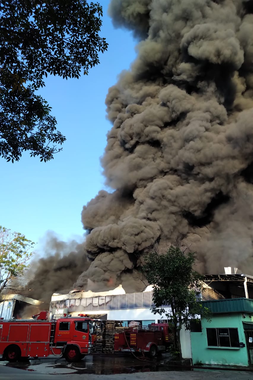 Kilang plastik kitar semula musnah terbakar  – Utusan Digital