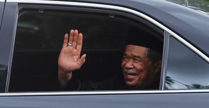 Mat Sabu, Salahuddin, Zaliha tersenyum tinggalkan Istana Negara