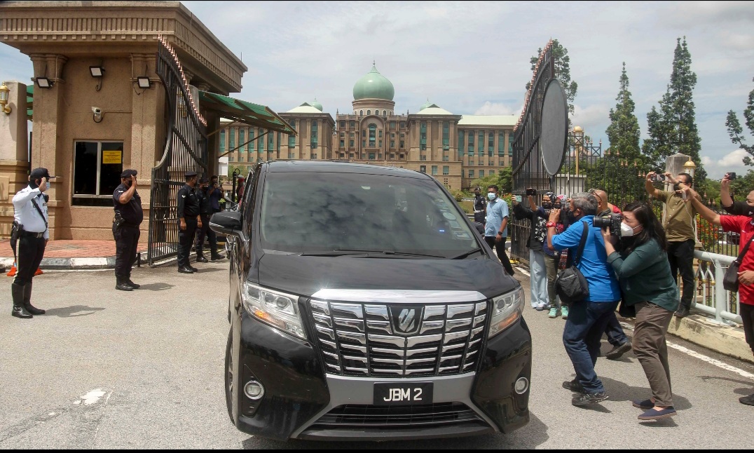 (VIDEO) PM beredar dari Perdana Putra, menuju Istana Negara – Utusan Digital