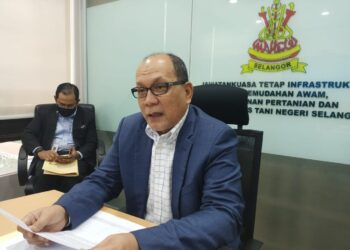 IZHAM Hashim dalam sidang akhbar di pejabatnya di Bangunan Sultan Salahuddin Abdul Aziz Shah, Shah Alam, Selangor, hari ini.