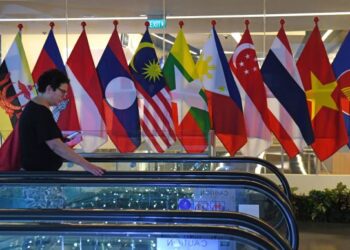 CADANGAN untuk menjadikan bahasa Melayu sebagai bahasa rasmi kedua ASEAN yang tidak dipersetujui sesetengah pihak sebenarnya lebih merupakan persoalan sosiolinguistik. – AFP