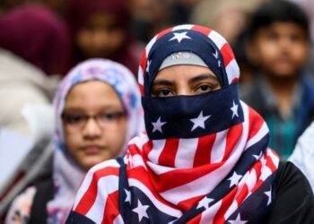 PENUNJUK perasaan mengambil bahagian dalam protes terhadap sentimen Islamofobia di New York. - AFP