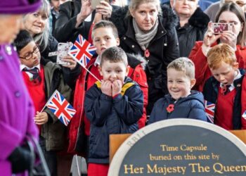 PADA 1 Disember 2020, mahkamah di United Kingdom  menetapkan kanak-kanak di bawah umur 16 tahun perlu mendapat kebenaran mahkamah sebelum menjalani apa-apa rawatan pertukaran jantina. – GAMBAR HIASAN/AFP
