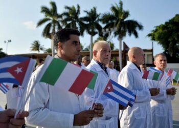 CUBA menghantar pasukan perubatan ke Sicily, Itali untuk merawat pesakit-pesakit Covid-19. – AFP