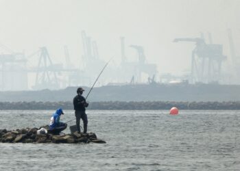 KUALITI udara di Jakarta dilaporkan semakin tidak sihat sejak beberapa tahun terakhir. - AFP