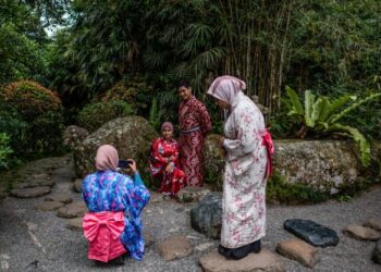 KITA mengamalkan Dasar Pandang ke Timur sejak empat dekad lalu dengan anggapan negara dan budaya Jepun lebih baik dan sesuai berbanding Barat. – AFP